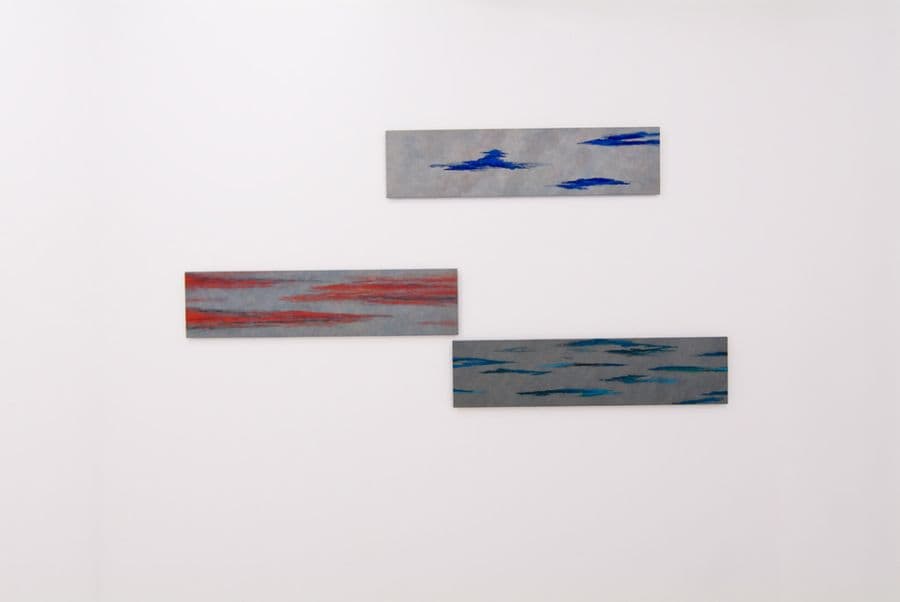 上　空の青　/　下　海の青